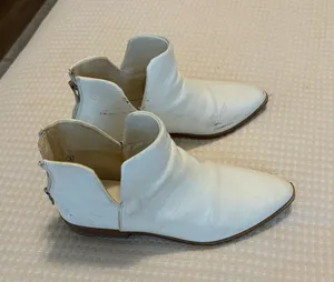 White booties Size 3 thumbnail 1