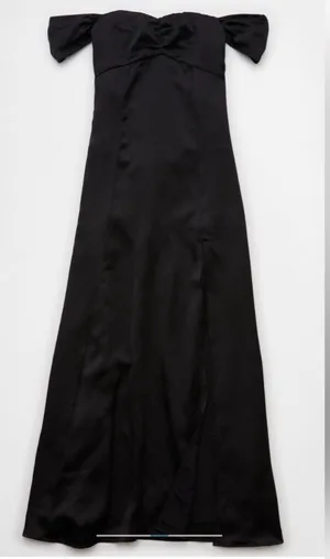 AE Exclusive Satin Sweetheart Off-the-Shoulder Maxi Dress thumbnail 4