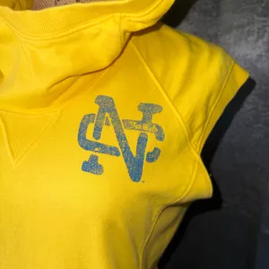 Nike Sleeveless Hoodie Women L Yellow UNC Tar Heels Graphic‎ Cowl Neck Sporty thumbnail 2