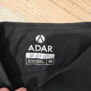 Adar Universal Underscrub Tee XS Black Long Sleeve Cotton Blend Layering Top thumbnail 2
