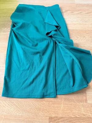 Emerald Green Ruffle-Front Pencil Skirt thumbnail 2