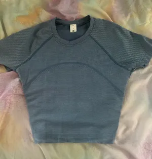 Lululemon crop top short sleeve  thumbnail 1