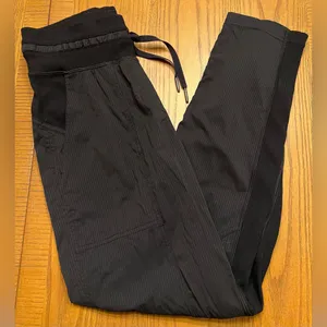 Lululemon‎ Dance Studio Crop 25" Cinchable Hem Mid-Rise Pants in Black Size 2 thumbnail 14
