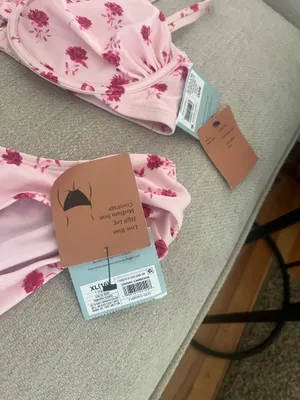 Chic floral bikini set perfect for summer. Features a beautiful pink floral pattern. thumbnail 4