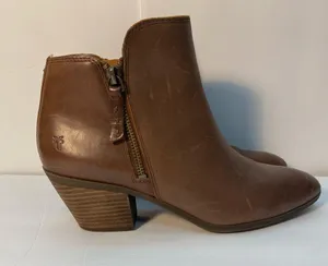 Frye Judith Seam Ankle Zip Booties EUC thumbnail 4