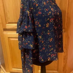 Madewell Ruffle-Sleeve‎ Top Blouse in Climbing Vine Navy Blue Floral Size Medium thumbnail 8