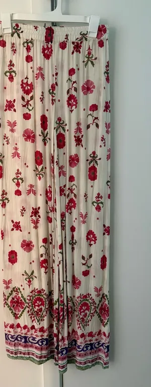 Zara Printed Pants (NEVER WORN) thumbnail 1