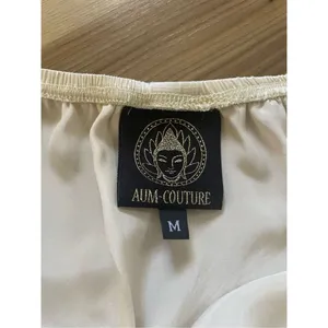 AUM COUTURE 100% Silk Blouse -Off the Shoulder Feature M thumbnail 4