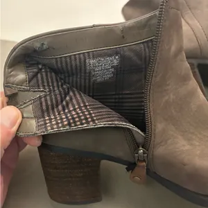 Rockport! Elegant Taupe Ankle Booties 7 1/2–great shape/clean thumbnail 8