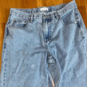 Meshki Light Blue Denim Jeans with Contrast Stitching thumbnail 8