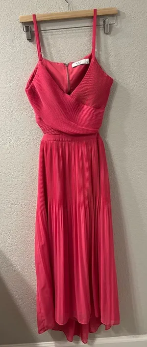 Ali & Jay For the gram fuchsia cut out‎ pleated midi thumbnail 1