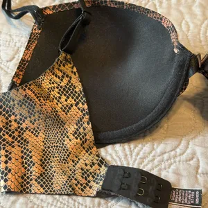 Victoria's Secret 32-D Black and Pink Snake Print Bra thumbnail 8