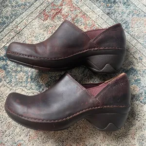 Patagonia • Better Clog work shoe• Size 6.5 thumbnail 1