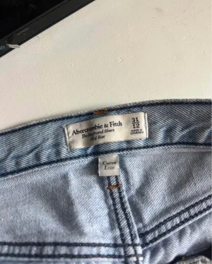 Abercrombie Curve Love The Boyfriend Short Mid Rise thumbnail 3