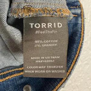 Torrid Denim Vintage Stretch Crop Denim Jean Vest Size 00 M/L NWT thumbnail 4