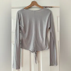 Krisa Long Sleeve Tie Tee Size XS New With Tags Light‎ Grey Revolve thumbnail 2