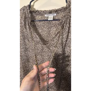Sabrina Lauren Medium Blouse Animal Print Ruffle V-Neck Long Sleeve‎ Flowy Work thumbnail 4