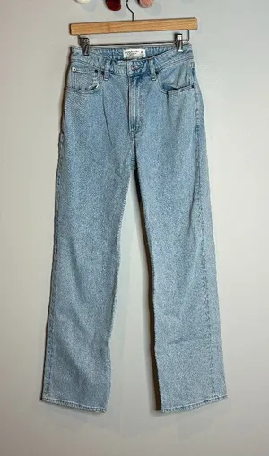 Abercrombie & Fitch Curve Love 90's Relaxed High Rise Jeans thumbnail 1