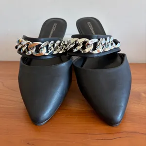 BCBGeneration Womens Black Pointed Toe Mules Silver Chain Link Flats Size‎ 9.5 thumbnail 4