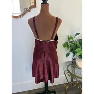 Val-Mode Lingerie Burgundy Lace Trim Chemise Nightgown Women's‎ Medium thumbnail 3