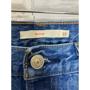 Levi's wedgie jeans distressed‎ 100% cotton trendy boho retro women's size 31 thumbnail 3