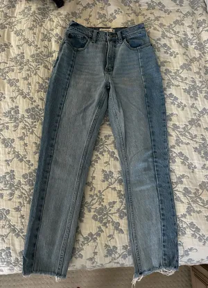 Abercrombie High-Rise Mom Jeans 00R 24 thumbnail 1