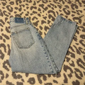Abercrombie & Fitch Light Blue 90’s Straight Ultra High Rise Jeans thumbnail 2