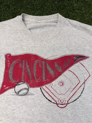 Vintage Cincinatti Reds Baseball T-Shirt Heather Grey Pendant Flag Wmns Med thumbnail 3