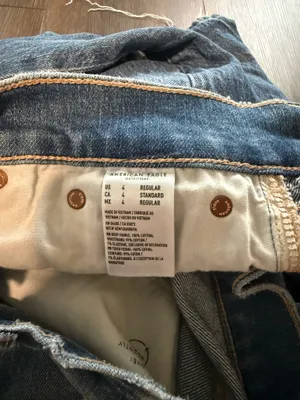 American Eagle Ex-Boyfriend Jeans thumbnail 4