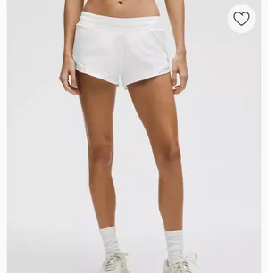 Lululemon Hotty Hot 2.5" Shorts Low-Rise thumbnail 4
