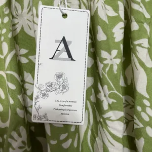 AZ women’s Size S Green Floral Dress Elastic Waist Puff Sleeves NWT/M(E28)✨ thumbnail 4