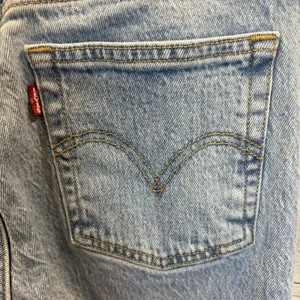 Levi's Premium Womens 25x27 Wedgie Jeans‎ High Rise Button Fly Light Wash Ankle thumbnail 5
