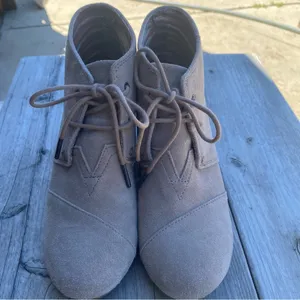 Toms Woman’s Grey Lace Up Ankle Wedge Boots Size 9.5 thumbnail 4