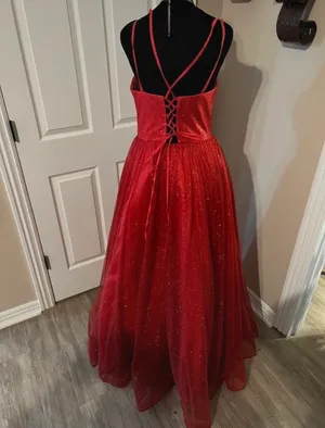 Red sparkly quincinera dress Size M thumbnail 4