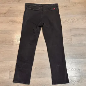 Levi's 314 Shaping Straight Jeans Black Dark Wash‎ Trouser Denim Size 33 Regular thumbnail 2