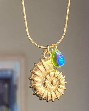Handmade gold tone stainless steel boho chic beach shell ammonite & teardrop necklace🌀🐚🌊 thumbnail 2