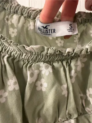 Hollister Light Green Floral Tie-Front Puff Sleeve Crop Top thumbnail 2