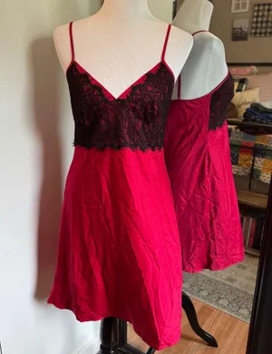 Gilligan & O’Malley Medium Red Nightgown thumbnail 1
