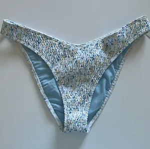 {Hollister} Brand New Floral Bikini Bottoms thumbnail 1