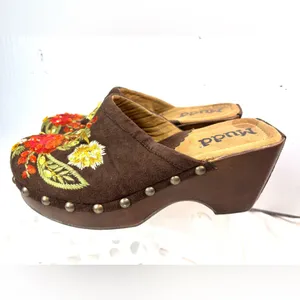Mudd 8 Y2K Desert Bloom Embroidered Suede Wooden Clogs Brown Floral thumbnail 5