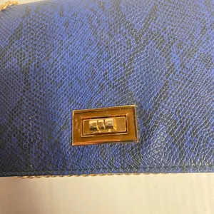 Women's Blue Black Snakeskin Faux Leather Gold-Chain Strap Purse Shoulder Bag thumbnail 6