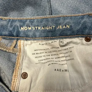 American Age American Eagle AE Stretch Mom Straight Jean Blue Medium Wash‎ Womens Size 8 thumbnail 3