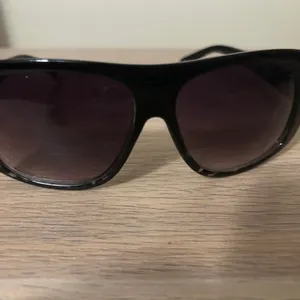 Stylish Black Sunglasses thumbnail 8