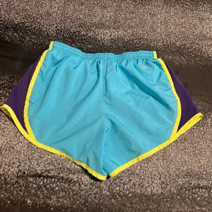 Womens medium Nike Dri Fit athletic/casual 3" running shorts w/liner thumbnail 2