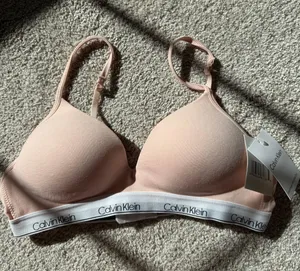 Calvin Klein NEW  BRA thumbnail 1