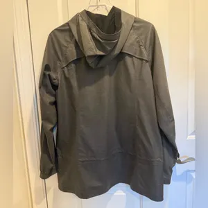 LULULEMON The Drizz Jacket Grey size 10‎ Waxed Coated Water Resistant Reflective thumbnail 2