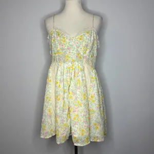 Asos - Lace Trim Button Up Cami Sundress in Ditsy Floral Print thumbnail 3