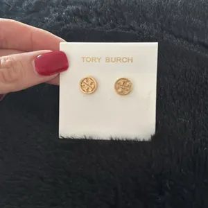 TORY BURCH MILLER STUD EARRING, BRAND NEW, Tory Gold, $90 thumbnail 3