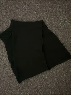 Forever 21 Black One-Shoulder Ribbed Asymmetric Crop Top thumbnail 2