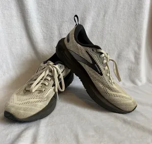 Brooks Womens Revel 6 Size 8.5 B Neutral Black White Running Trainer thumbnail 1